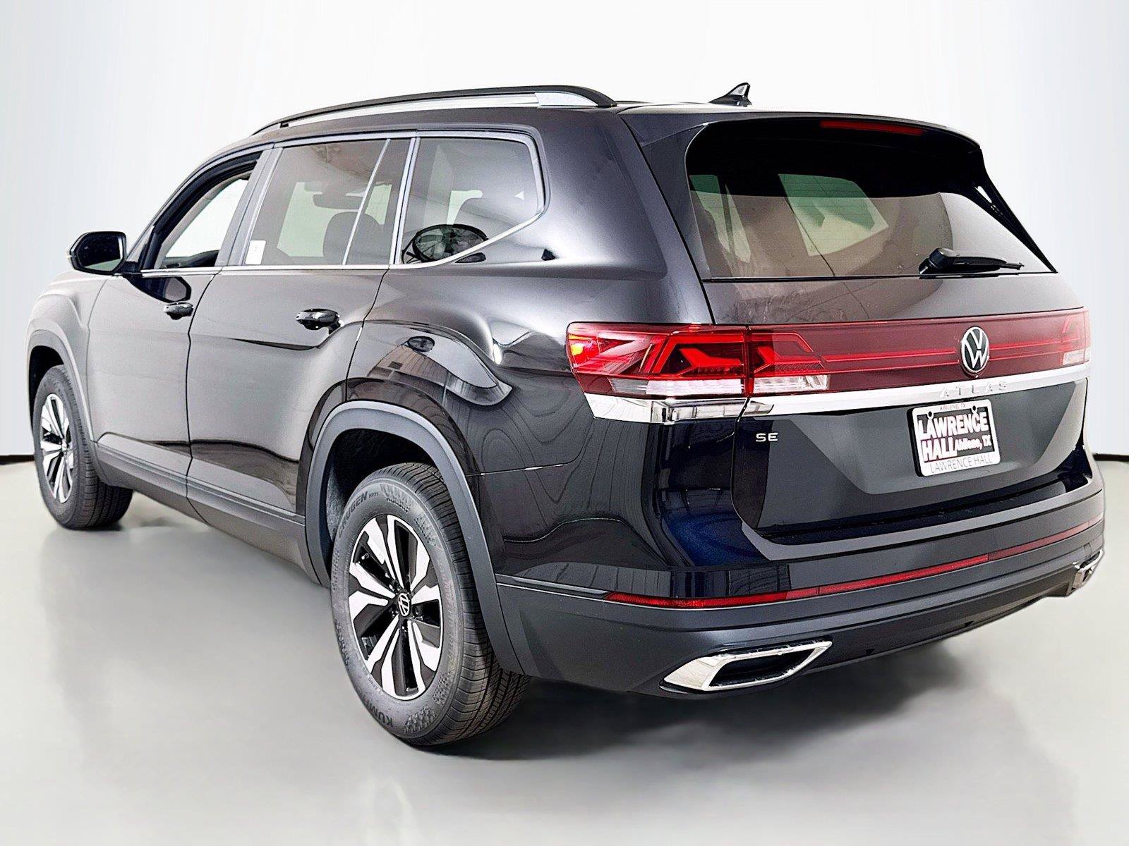 Used 2026 Volkswagen Atlas SE FWD image 3