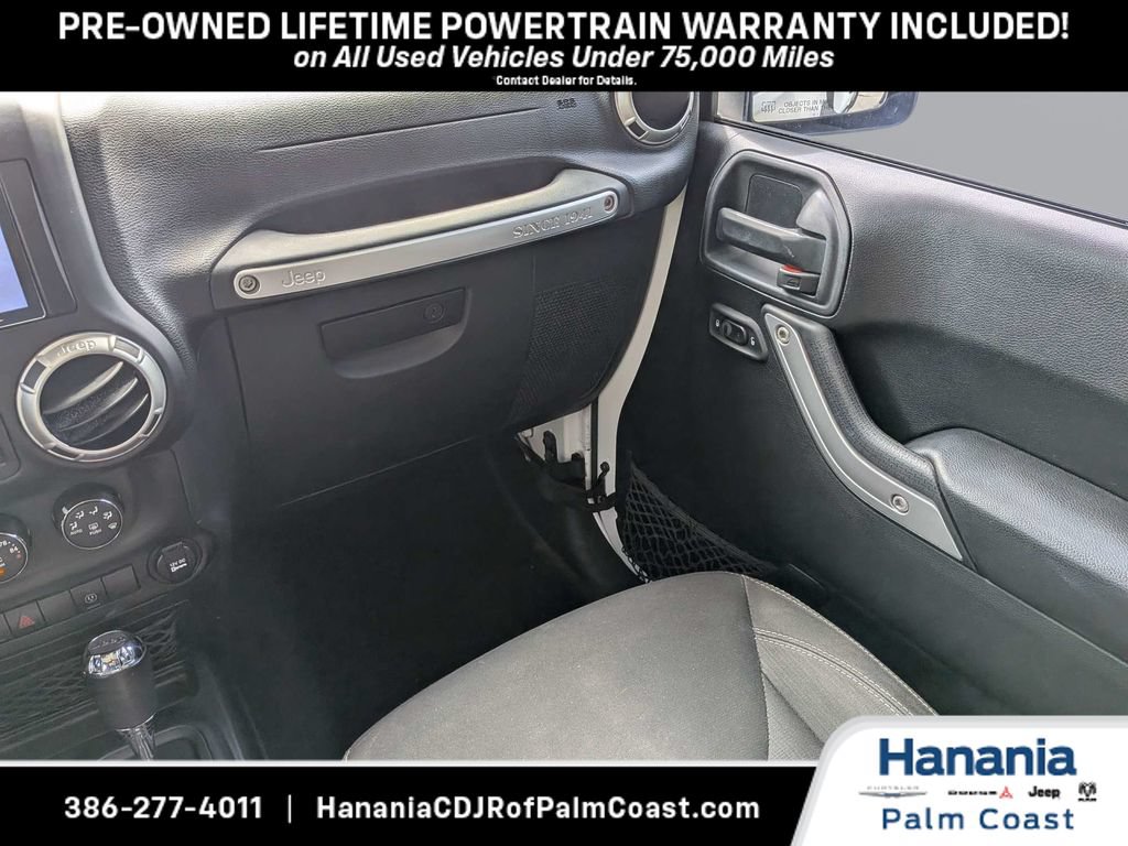 Used 2017 Jeep Wrangler Unlimited Rubicon w/ Connectivity Group AWD/4WD image 17