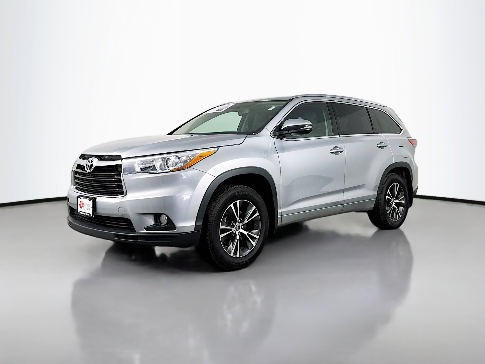 Used 2016 Toyota Highlander XLE AWD/4WD image 3