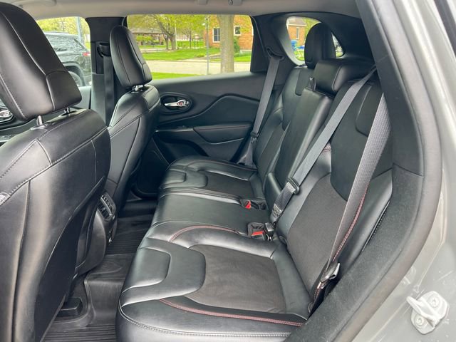 Used 2023 Jeep Cherokee Trailhawk AWD/4WD image 5