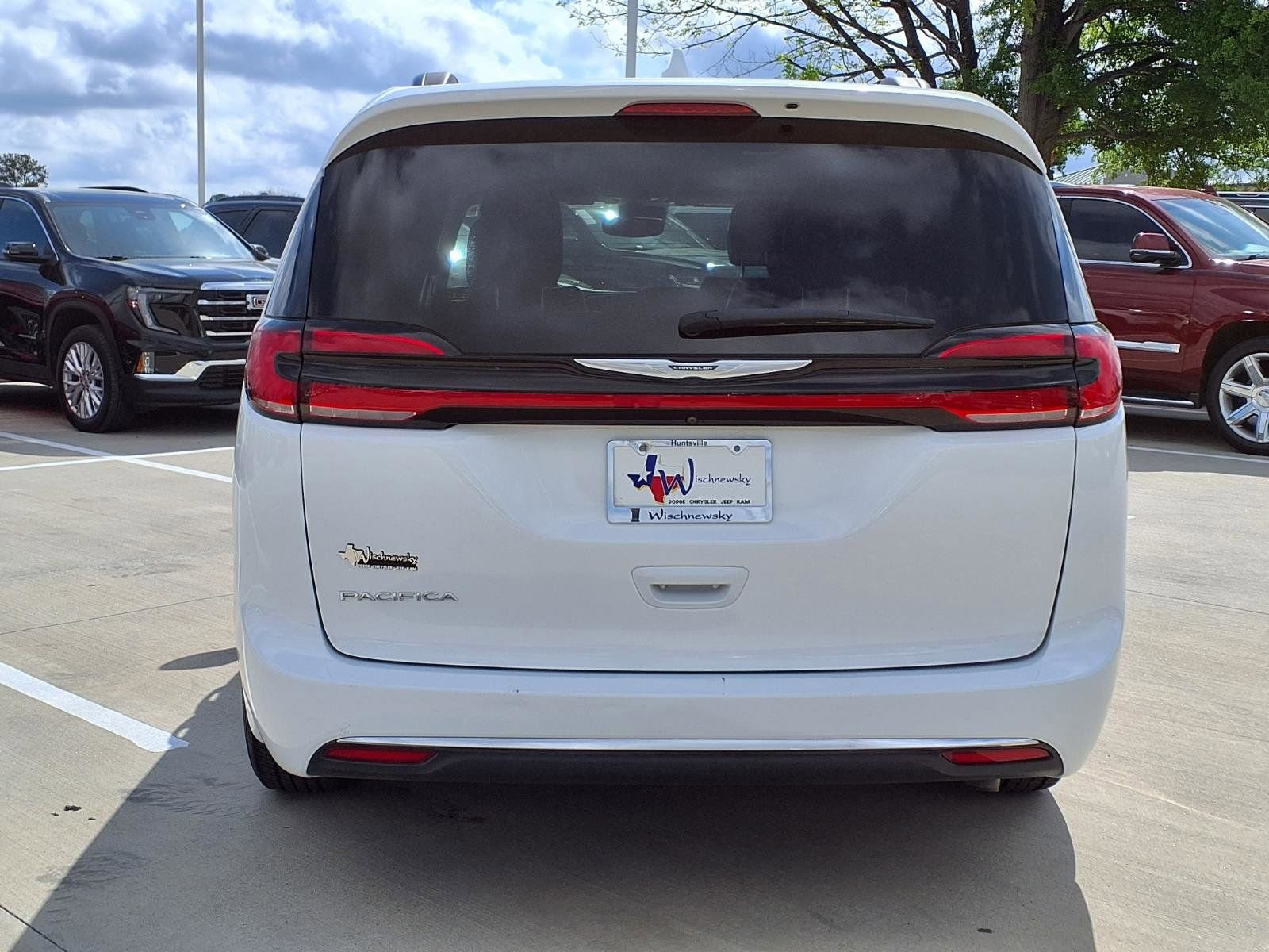 Used 2022 Chrysler Pacifica Touring-L image 7