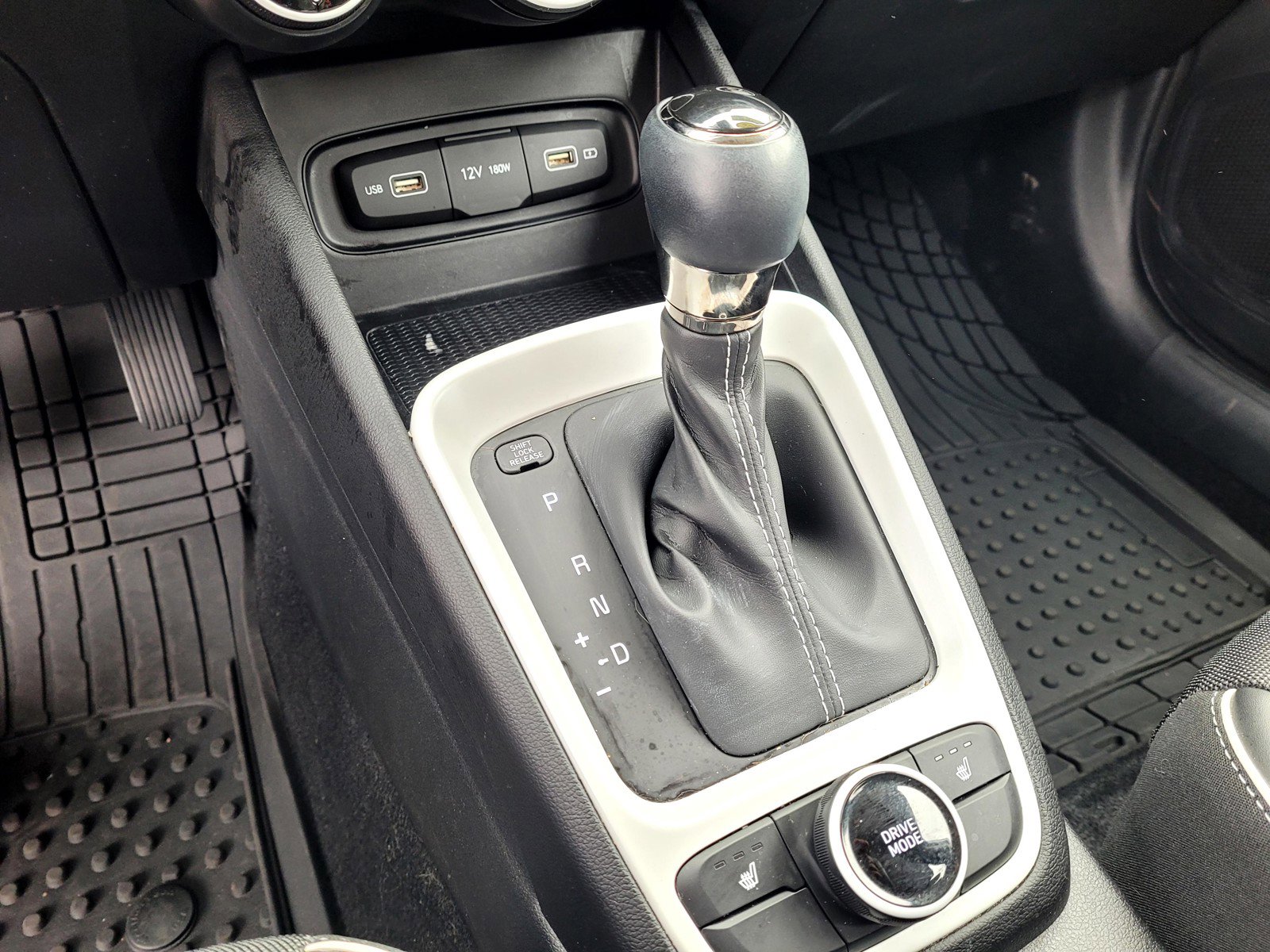 Certified 2022 Hyundai Venue Limited image 18