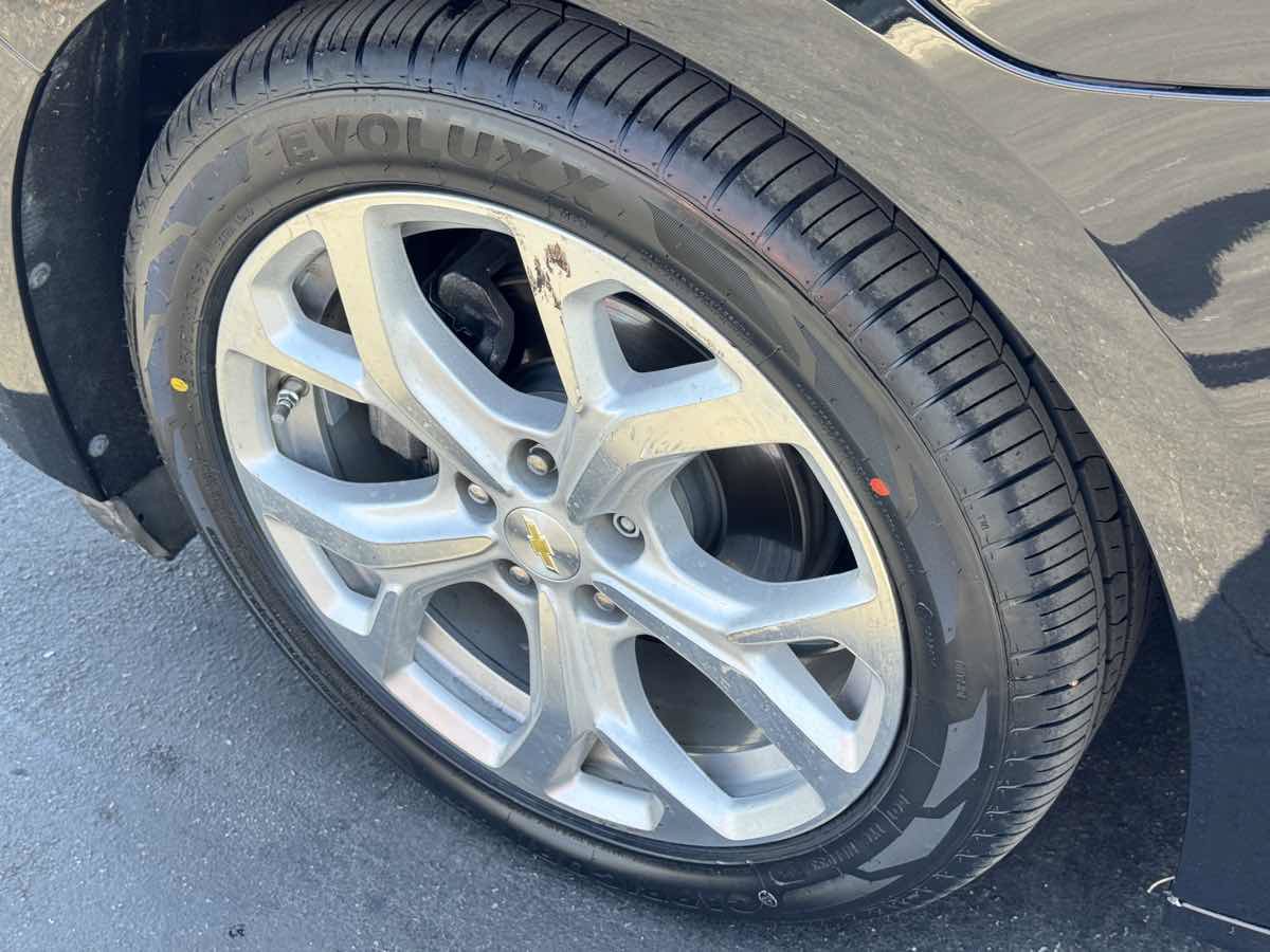 Used 2017 Chevrolet Volt Premier w/ Driver Confidence II Package FWD image 23
