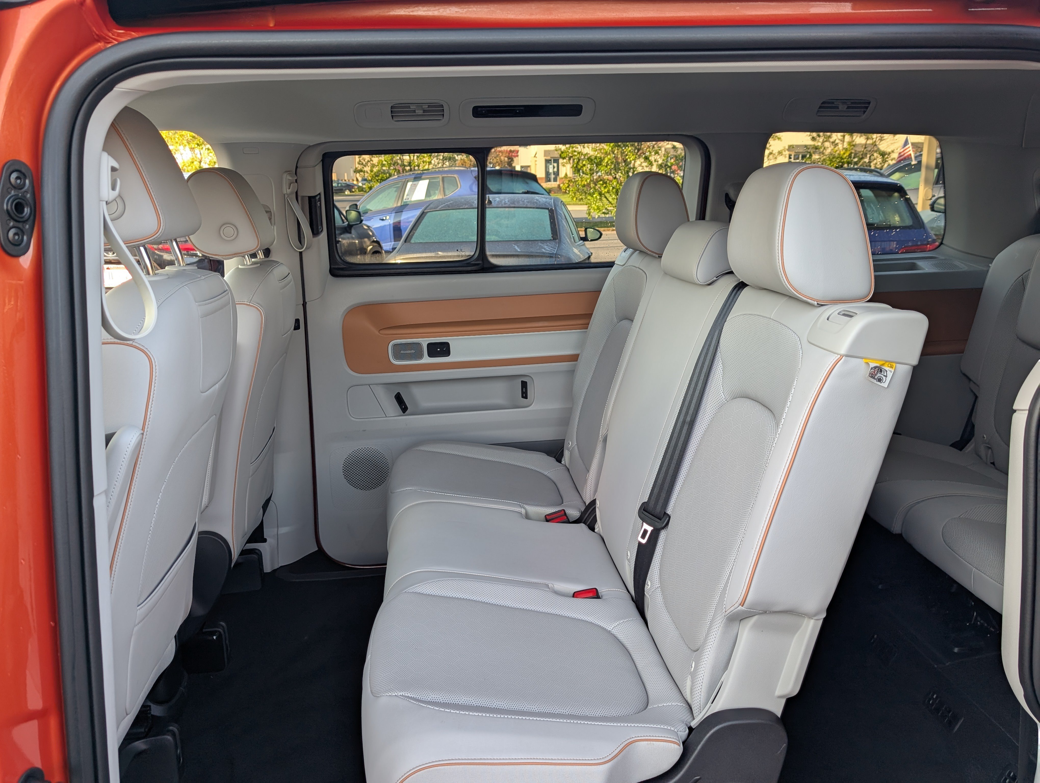 Used 2025 Volkswagen ID. Buzz Pro S Plus RWD image 15