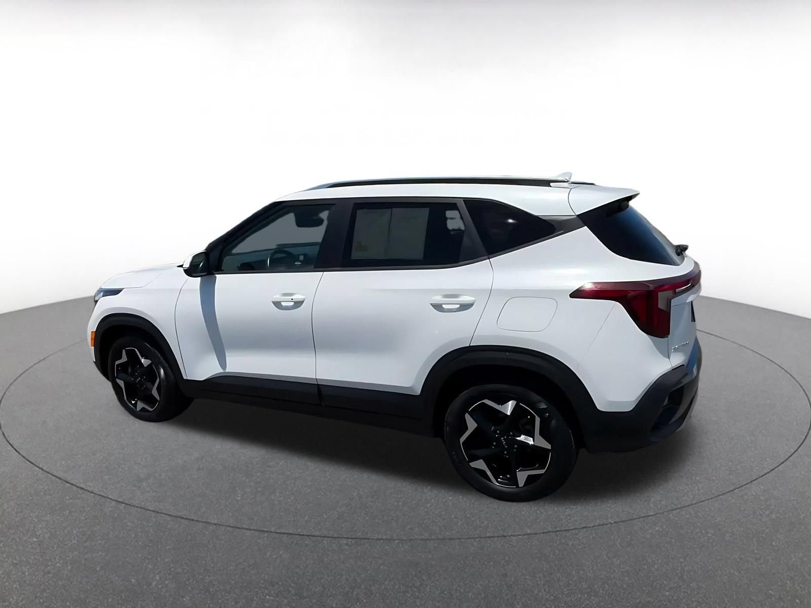 Used 2025 Kia Seltos S FWD image 9