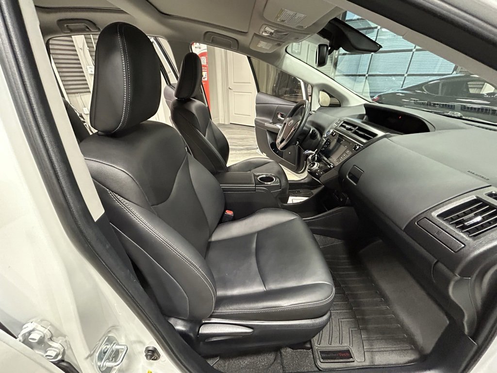 Used 2016 Toyota Prius V Five image 39