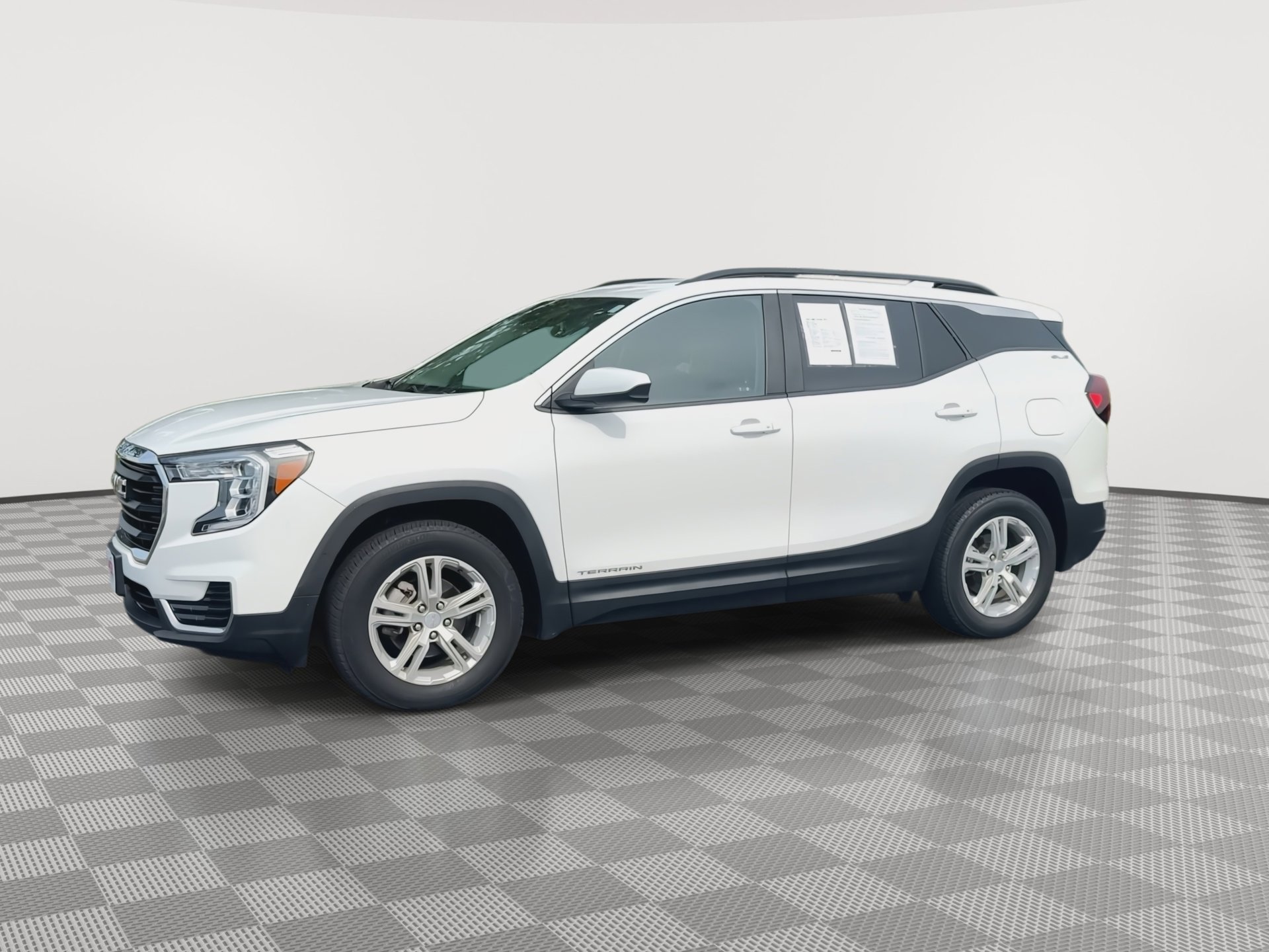 Used 2023 GMC Terrain SLE w/ Driver Convenience Package AWD/4WD image 4