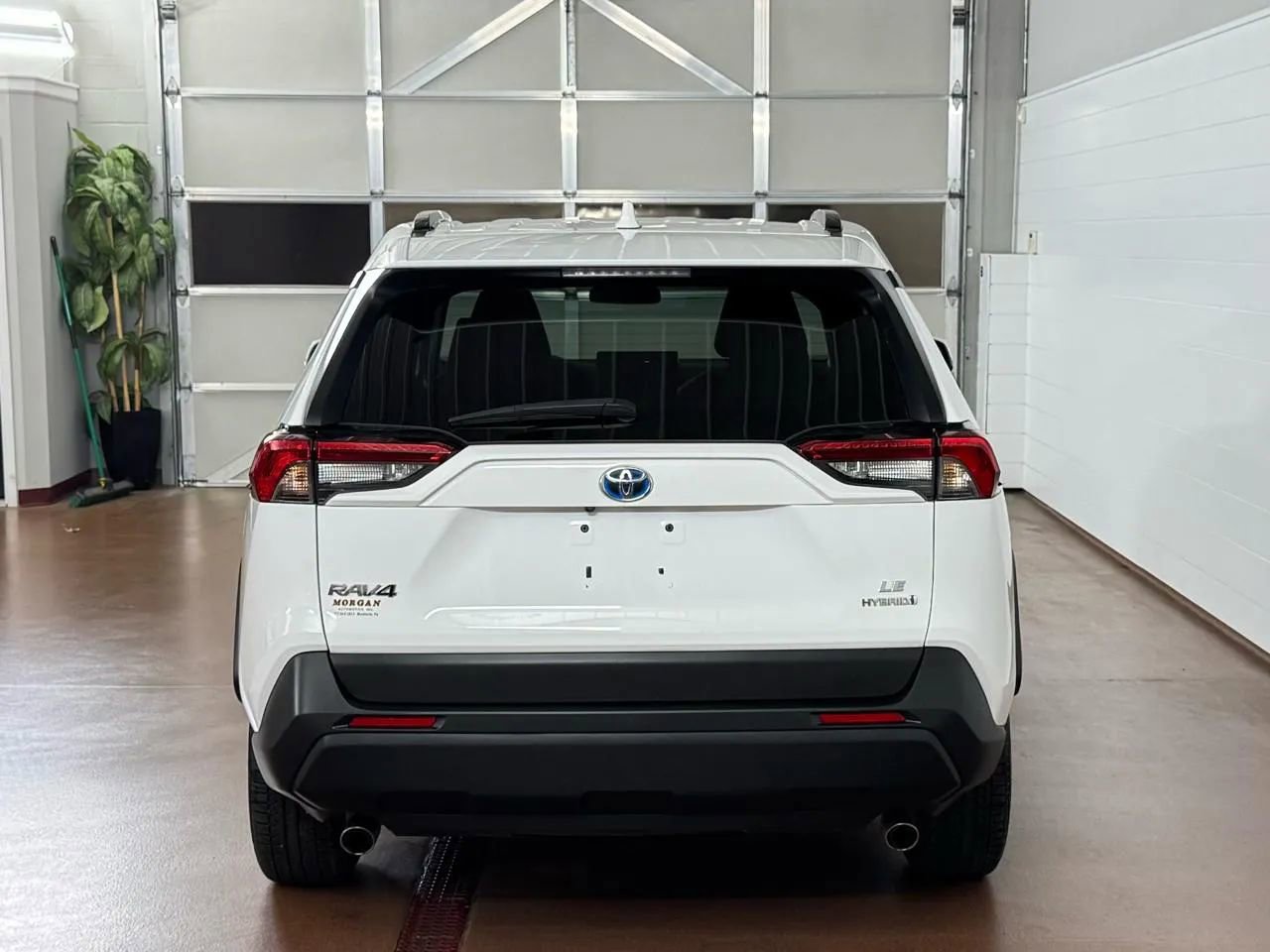 Used 2019 Toyota RAV4 LE AWD/4WD image 4