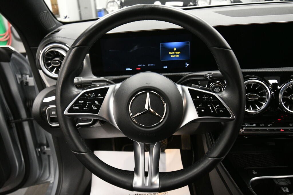 Used 2025 Mercedes-Benz CLA 250 4MATIC image 13