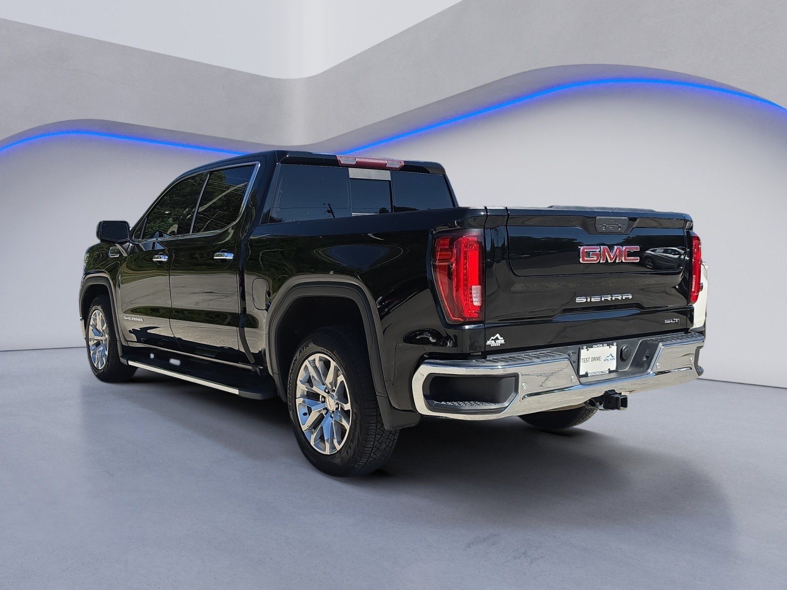 Used 2019 GMC Sierra 1500 SLT w/ SLT Premium Plus Package RWD image 3