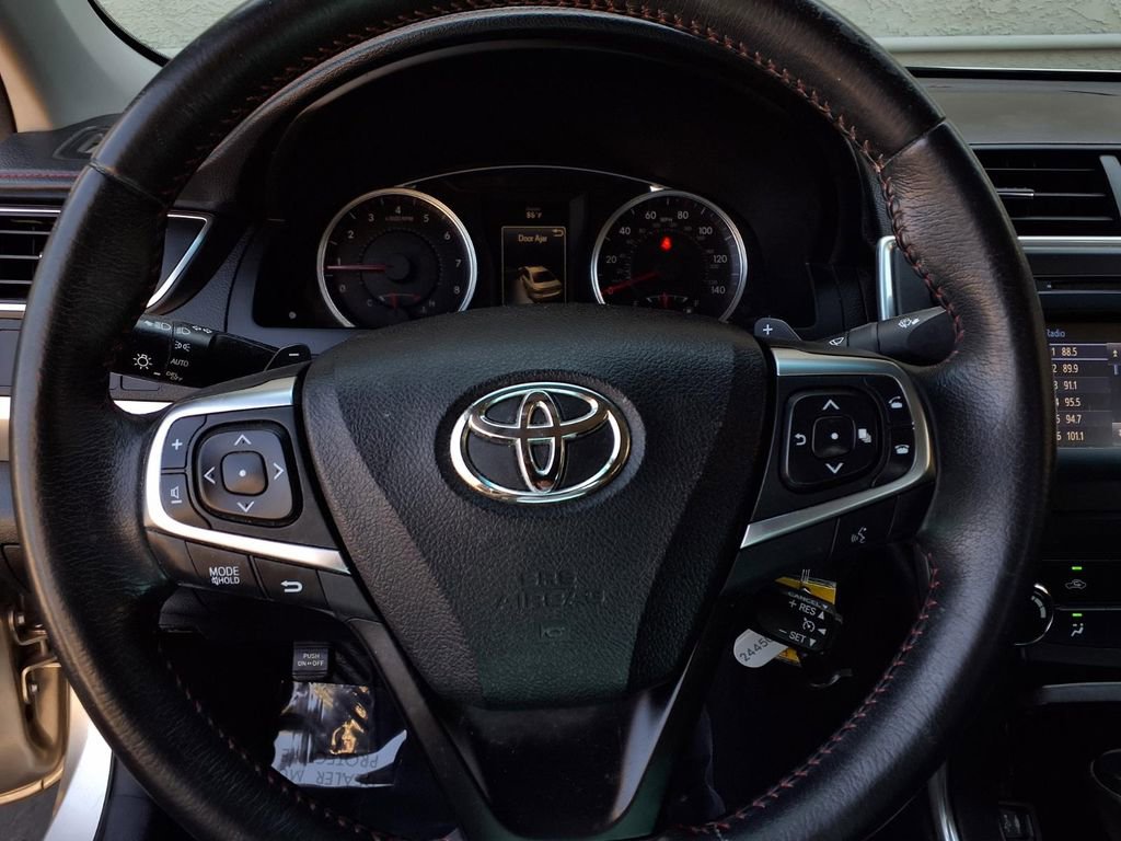 Used 2017 Toyota Camry SE FWD image 11