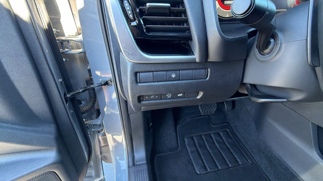 Used 2025 Nissan Rogue SL FWD image 30