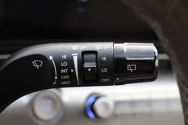 Used 2025 Hyundai Kona SEL image 34