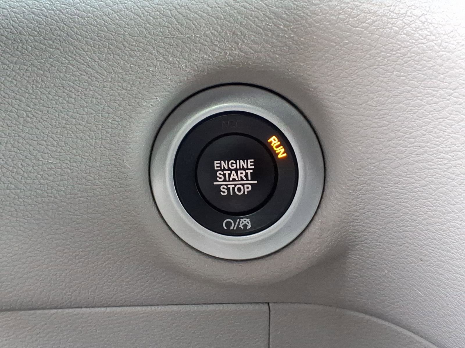 Used 2023 Chrysler Pacifica Touring-L image 17