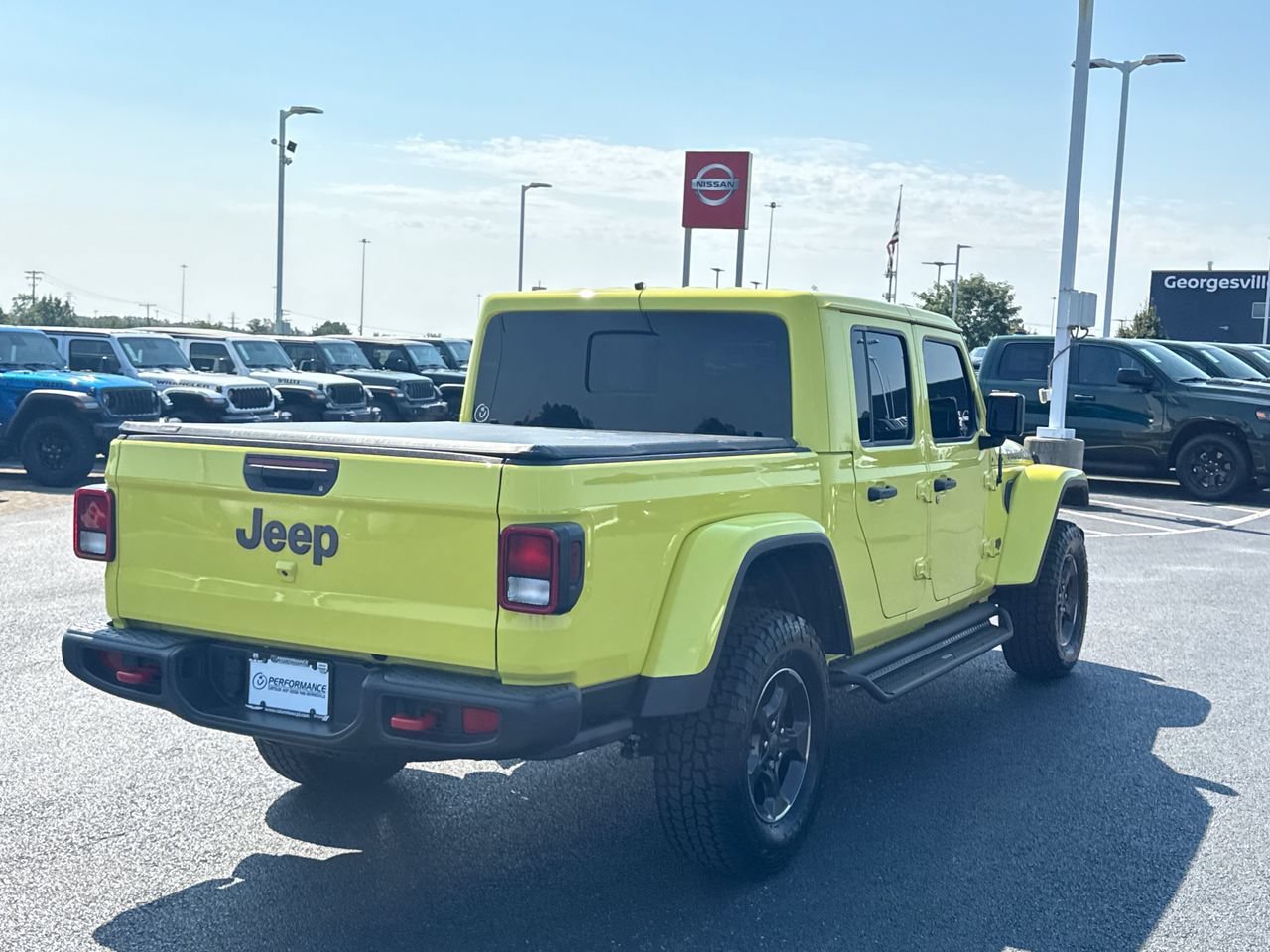 Used 2023 Jeep Gladiator Rubicon w/ Cold Weather Group AWD/4WD image 3