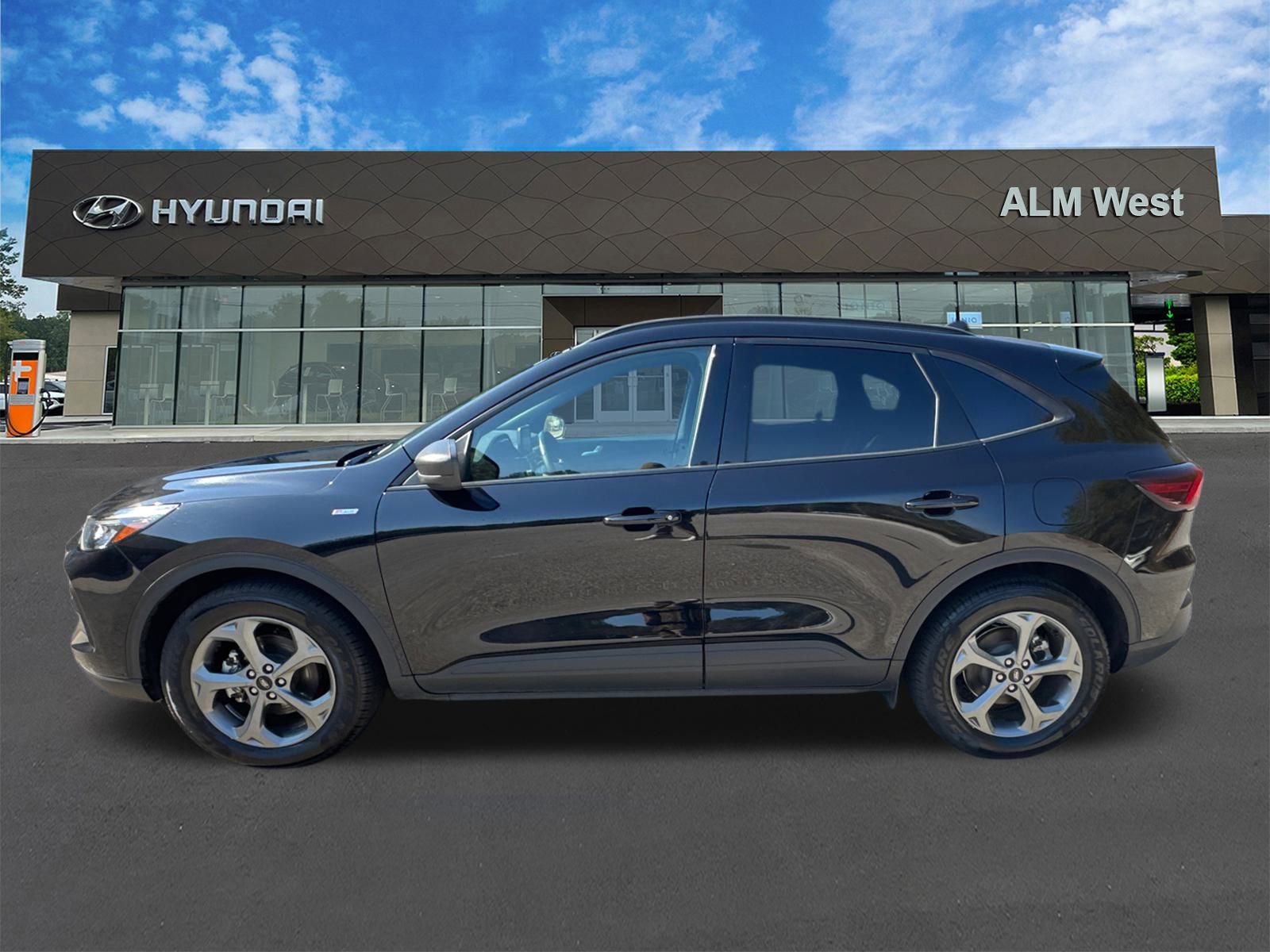 Used 2025 Ford Escape ST-Line FWD image 8