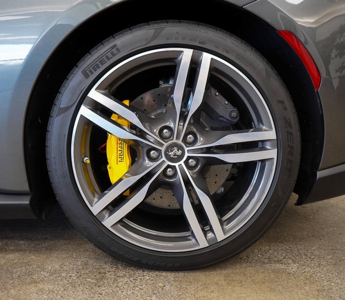 Used 2019 Ferrari Portofino RWD image 19