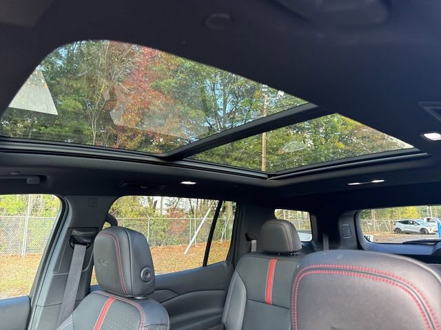 Used 2024 Chevrolet Traverse RS image 39