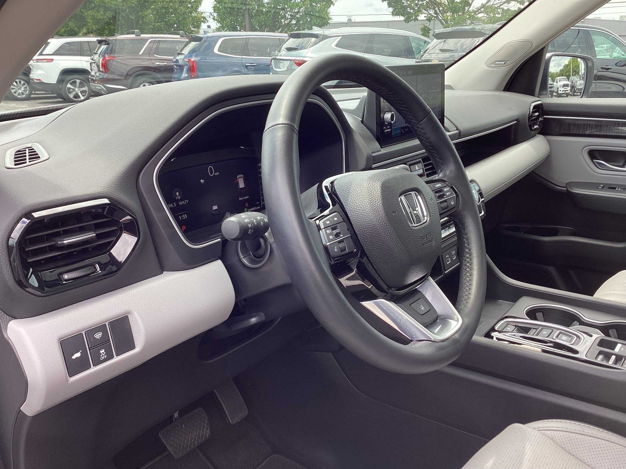 Used 2025 Honda Pilot Elite image 11