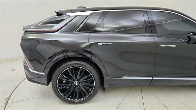 Used 2025 Cadillac Lyriq Luxury image 12