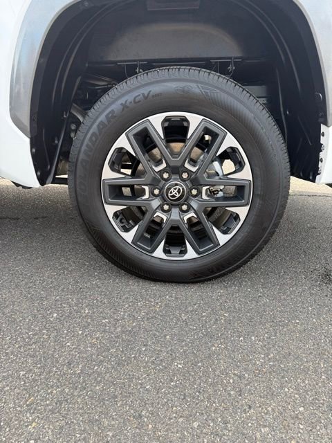 Used 2025 Toyota Tundra Limited AWD/4WD image 11