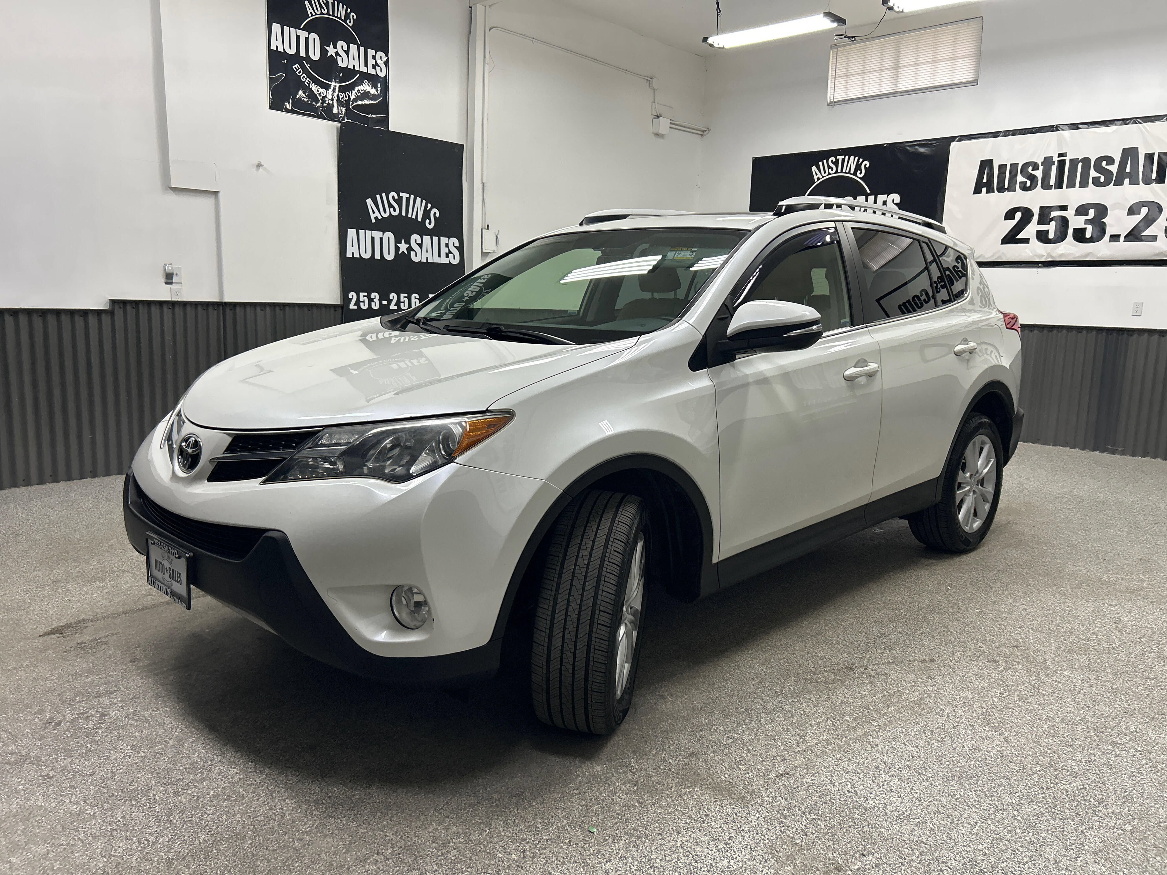 Used 2014 Toyota RAV4 Limited AWD/4WD image 3