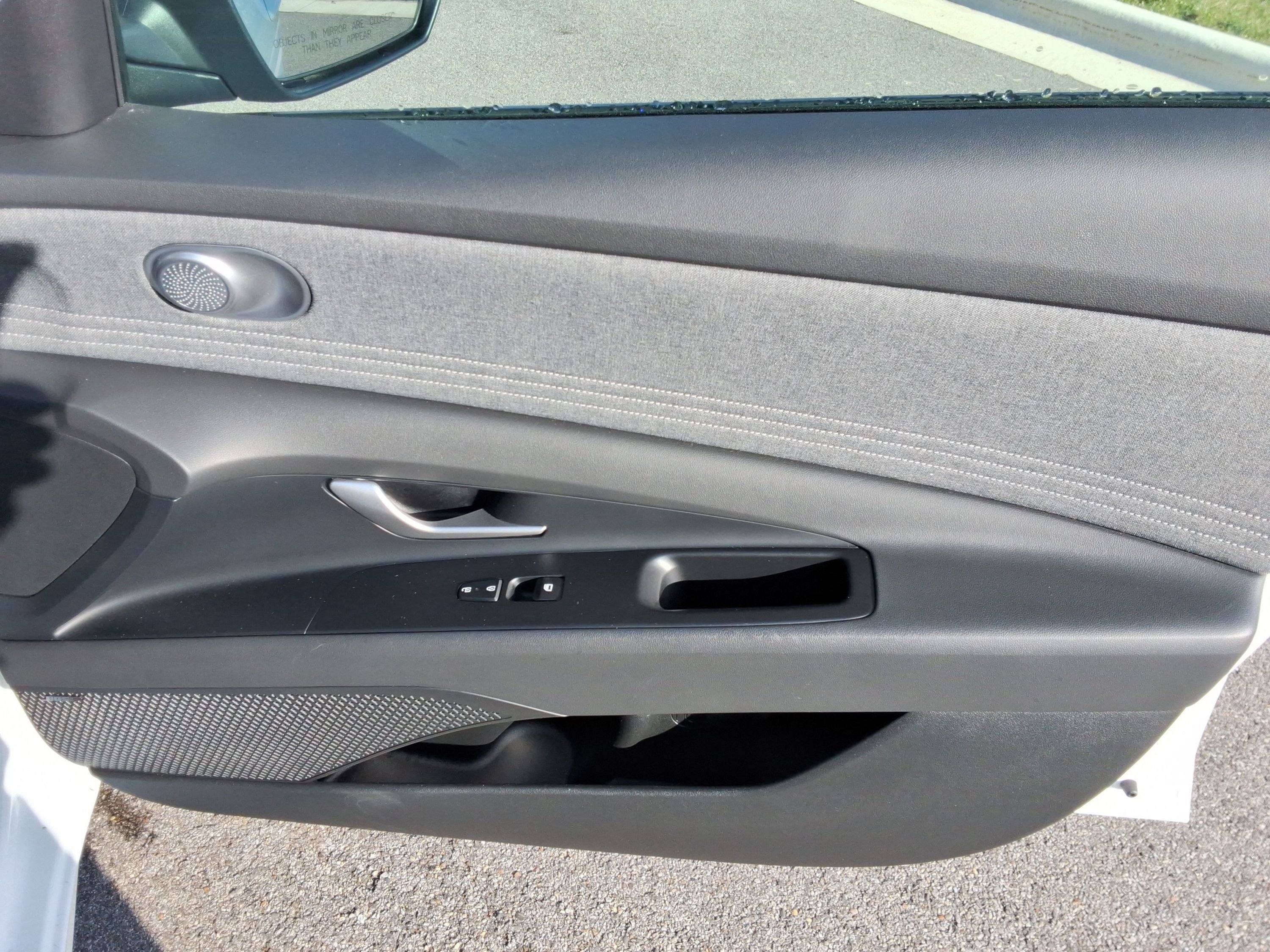 Used 2025 Hyundai Elantra Limited image 24