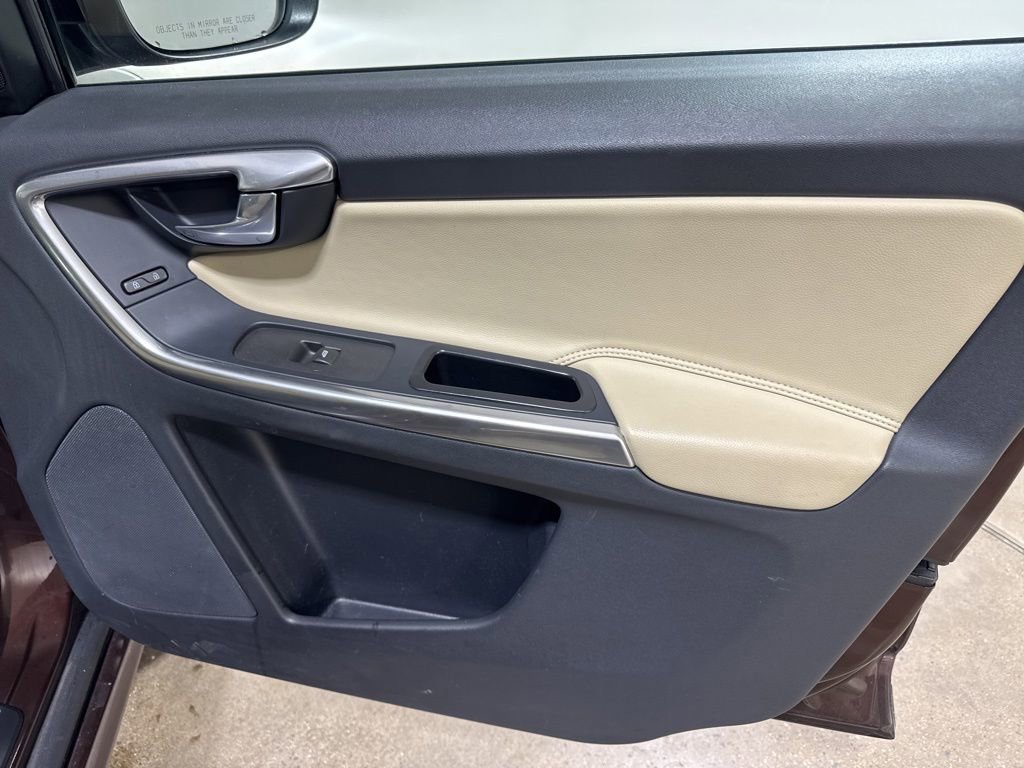 Used 2017 Volvo XC60 T6 Dynamic w/ Climate Package image 26