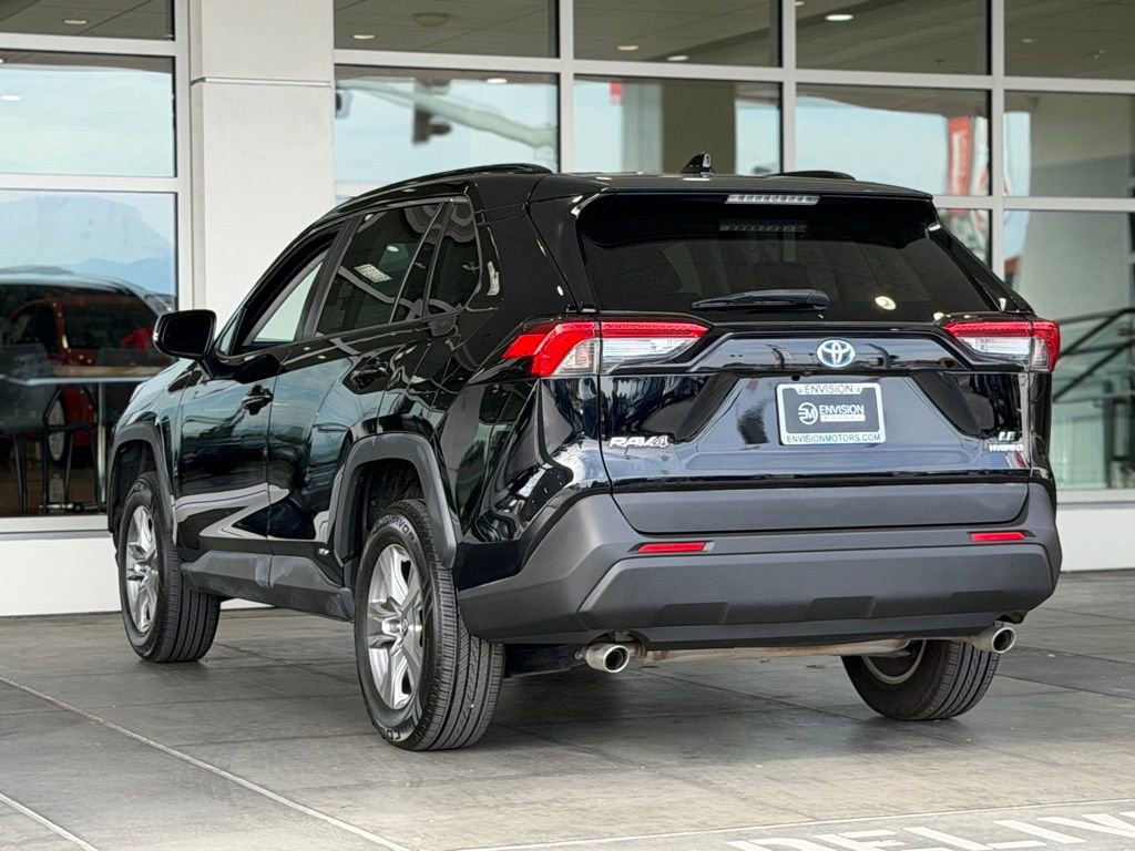 Certified 2022 Toyota RAV4 LE AWD/4WD image 9