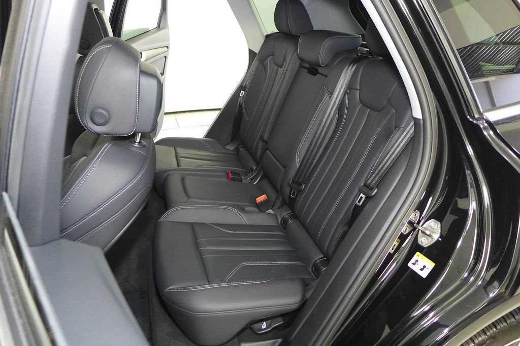 Used 2023 Audi Q5 e Premium w/ Convenience Package AWD/4WD image 21