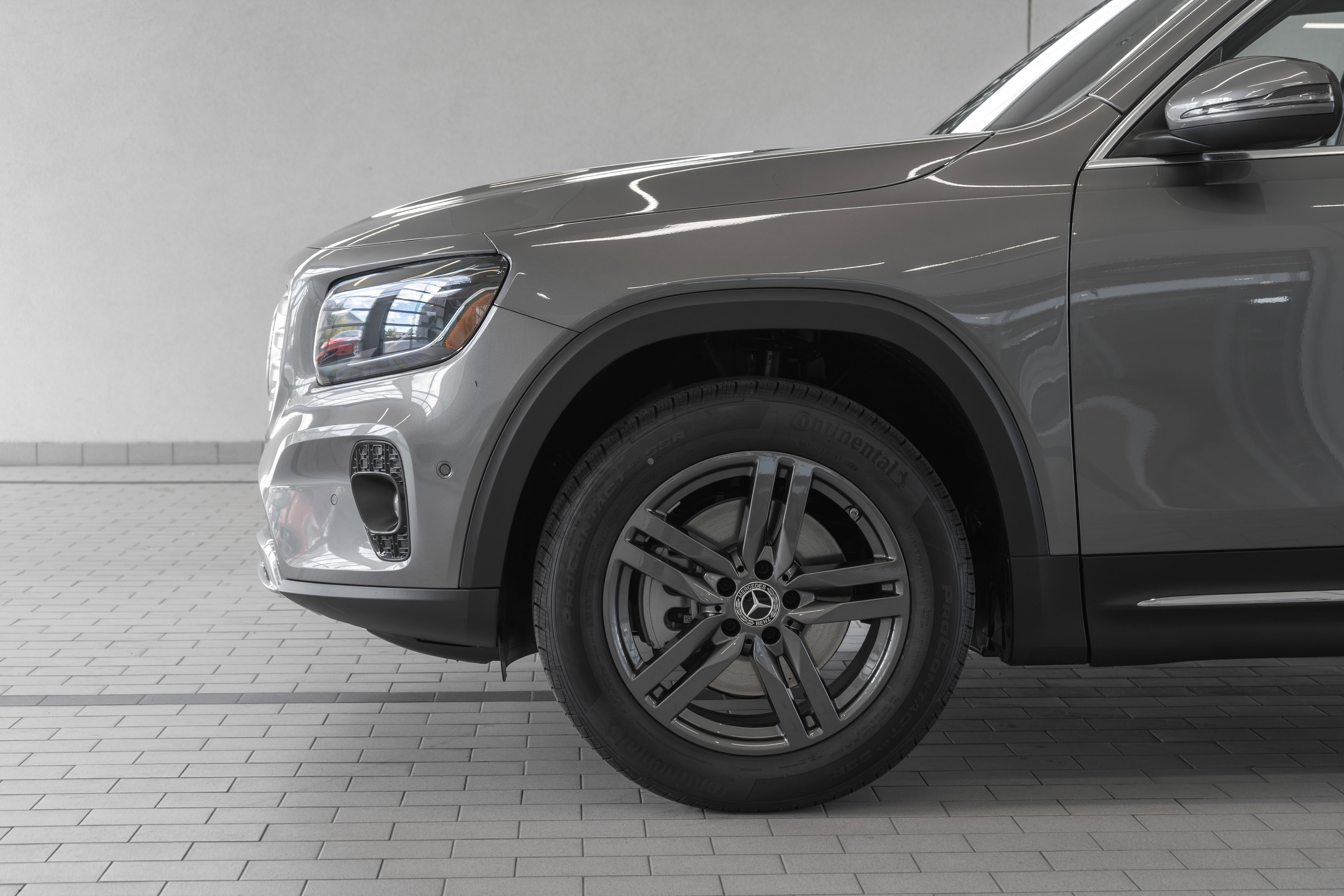 Used 2025 Mercedes-Benz GLB 250 4MATIC image 4