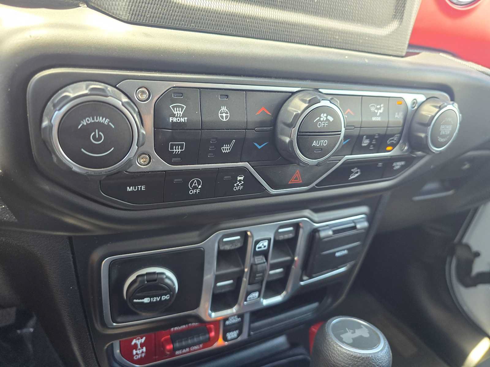 Used 2021 Jeep Wrangler Unlimited Rubicon w/ Cold Weather Group AWD/4WD image 31
