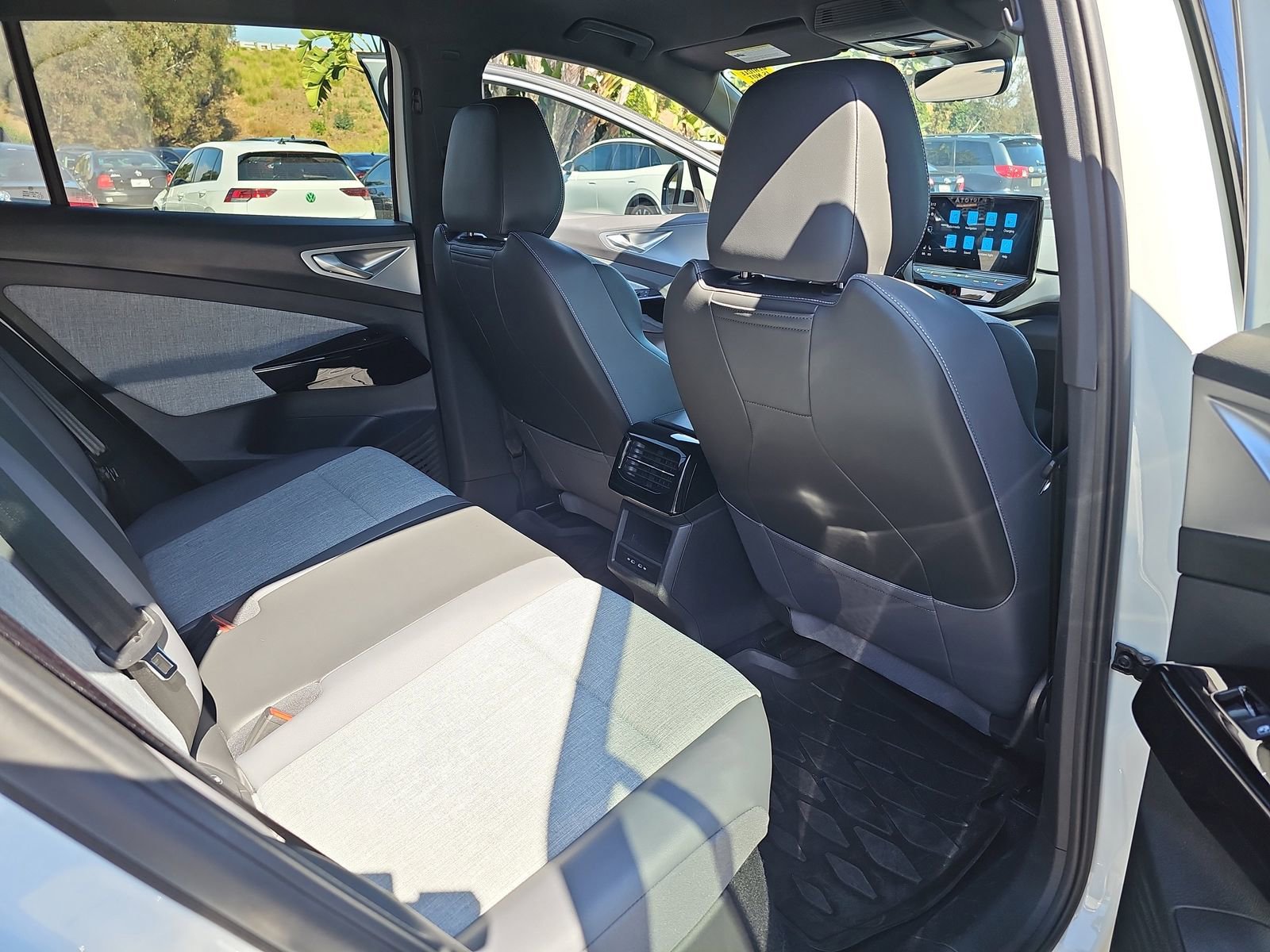 Used 2023 Volkswagen ID.4 Pro image 14