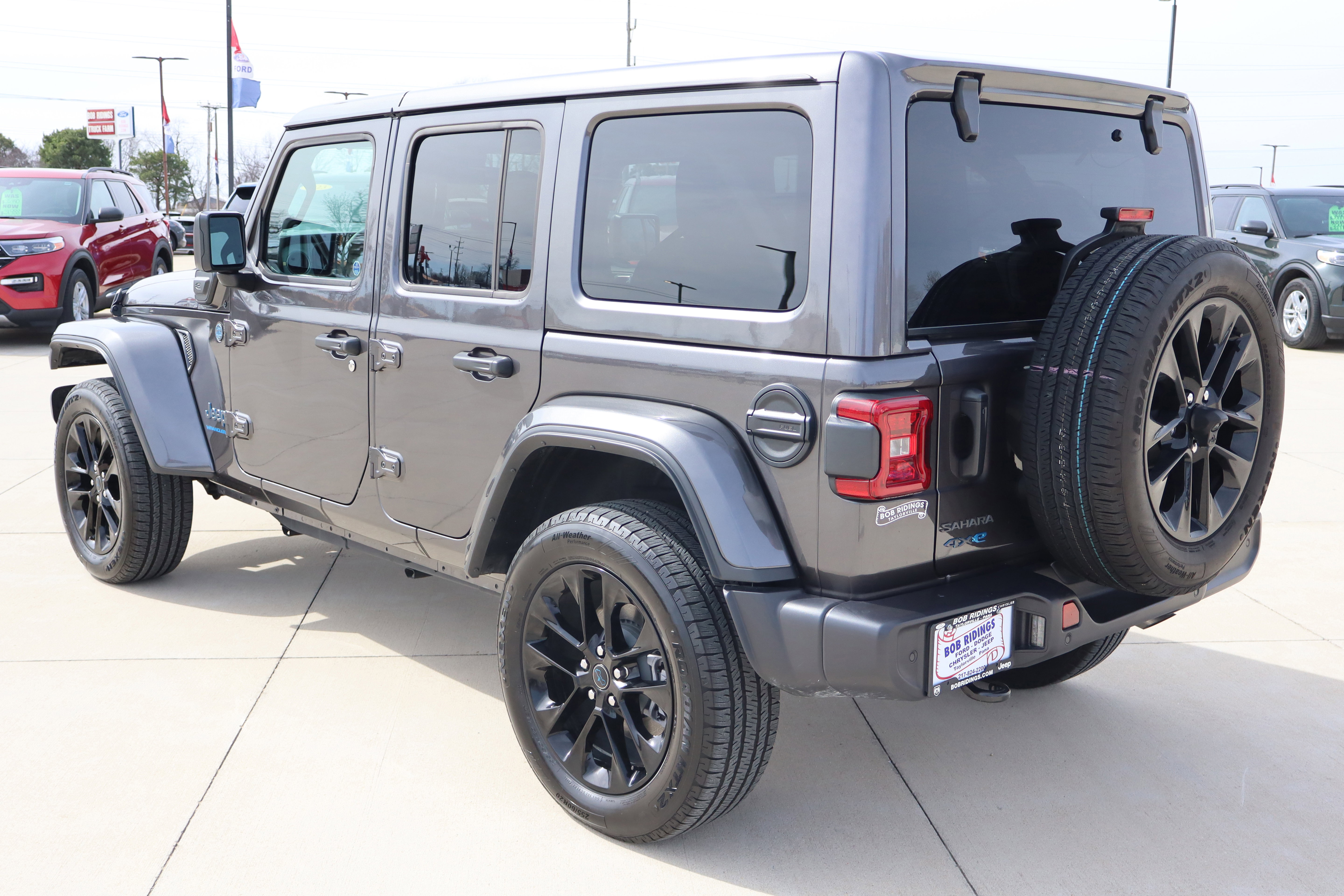 Used 2025 Jeep Wrangler Sahara w/ Safety Group image 8