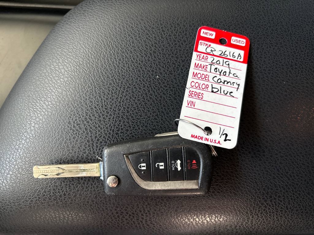 Used 2019 Toyota Camry SE FWD image 33