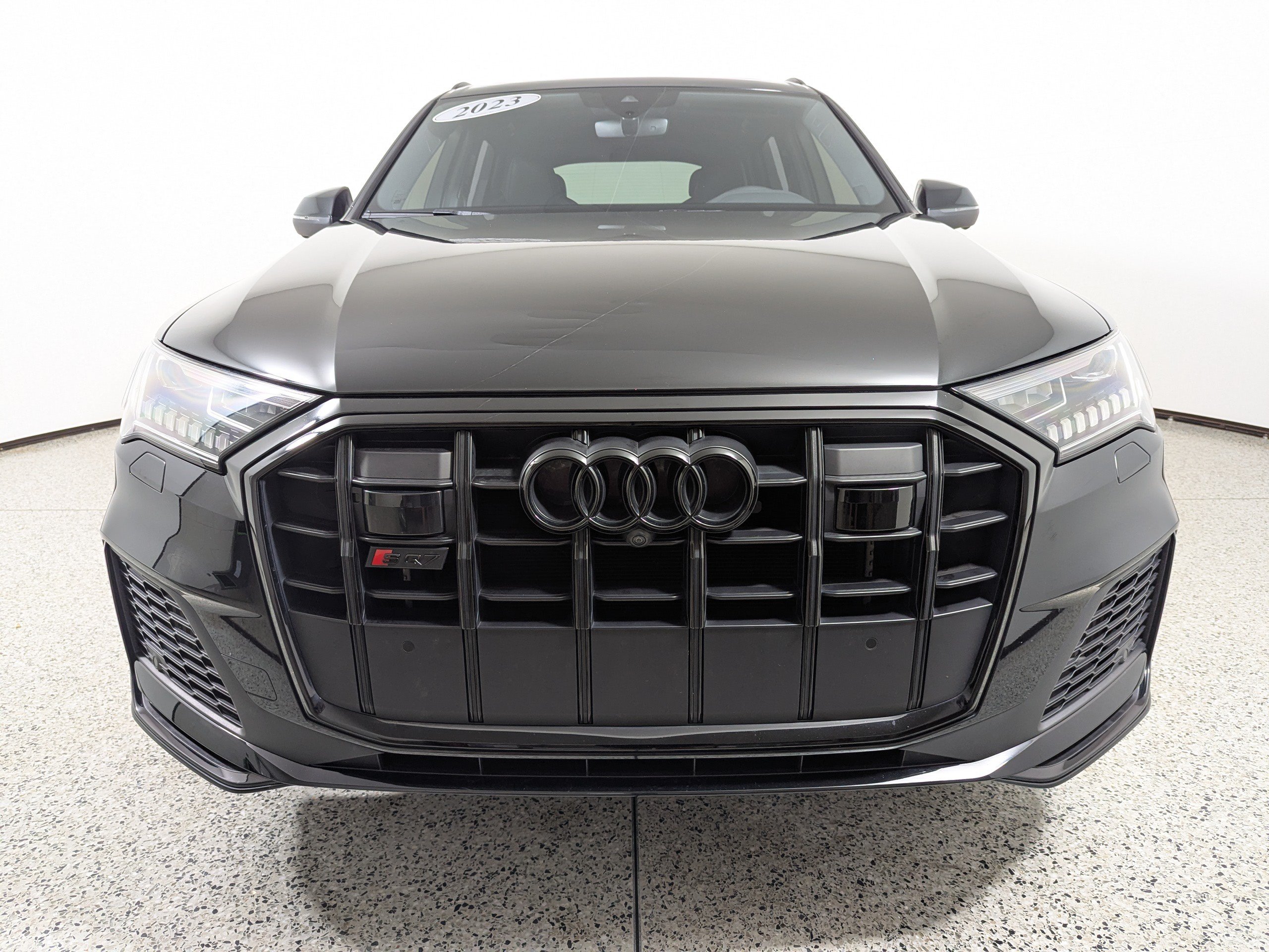 Used 2023 Audi SQ7 Premium Plus w/ Executive Package AWD/4WD image 2