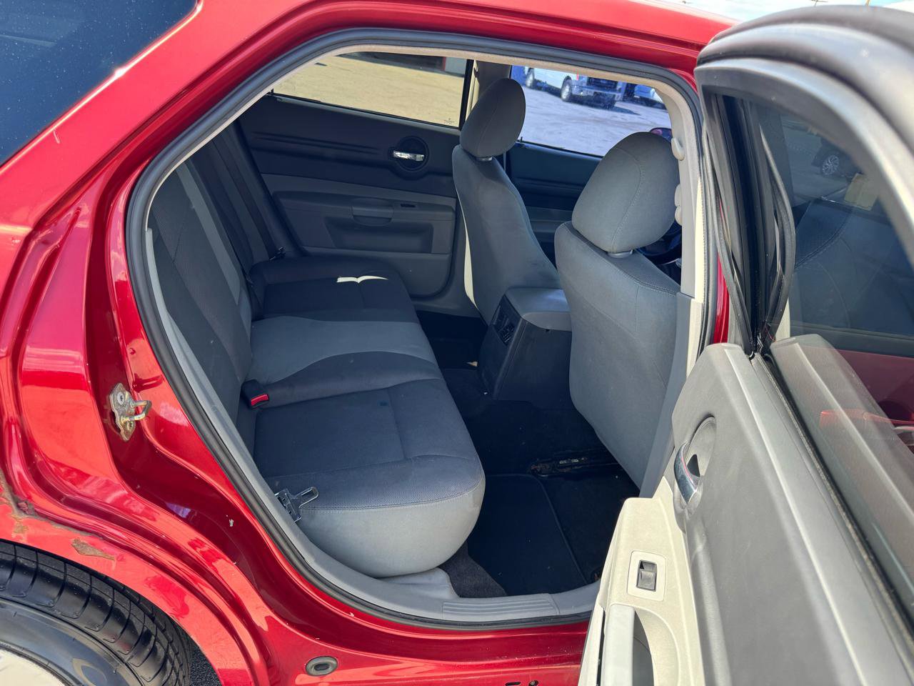 Used 2005 Dodge Magnum SE RWD image 10