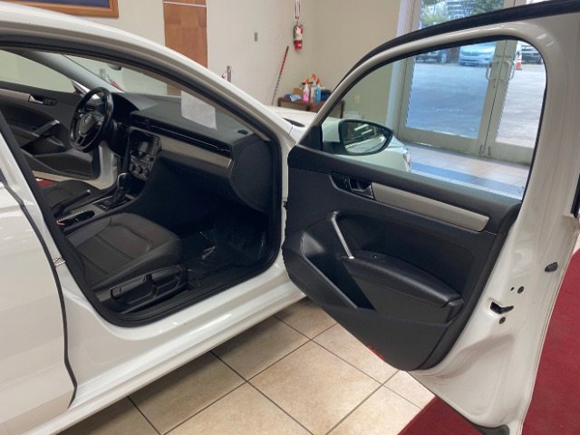 Used 2020 Volkswagen Passat 2.0T SE FWD image 9
