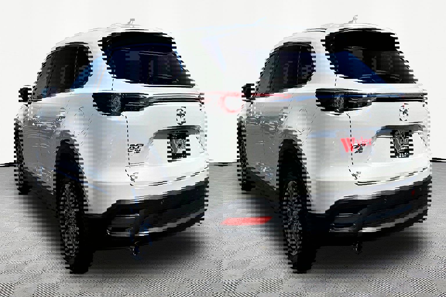 Used 2018 MAZDA CX-9 Touring w/ Touring Premium Package image 4