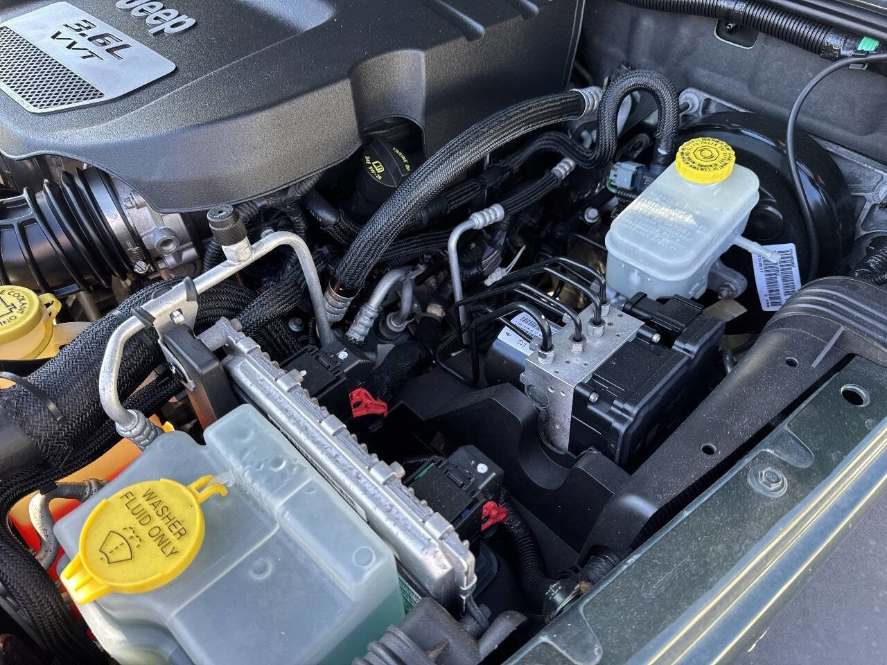 Used 2012 Jeep Wrangler Unlimited Sport w/ Connectivity Group image 40