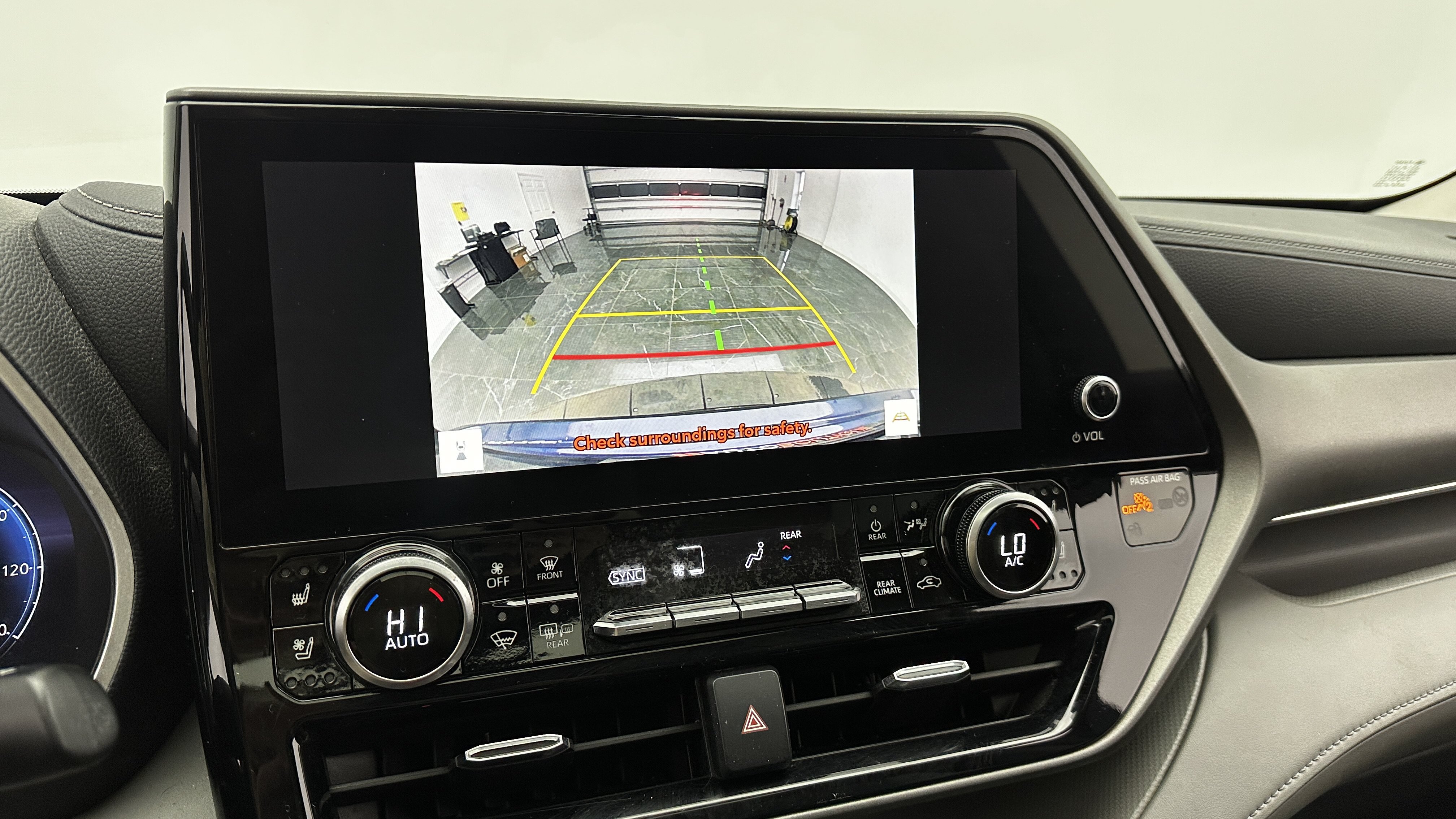 Used 2023 Toyota Highlander Limited FWD image 24