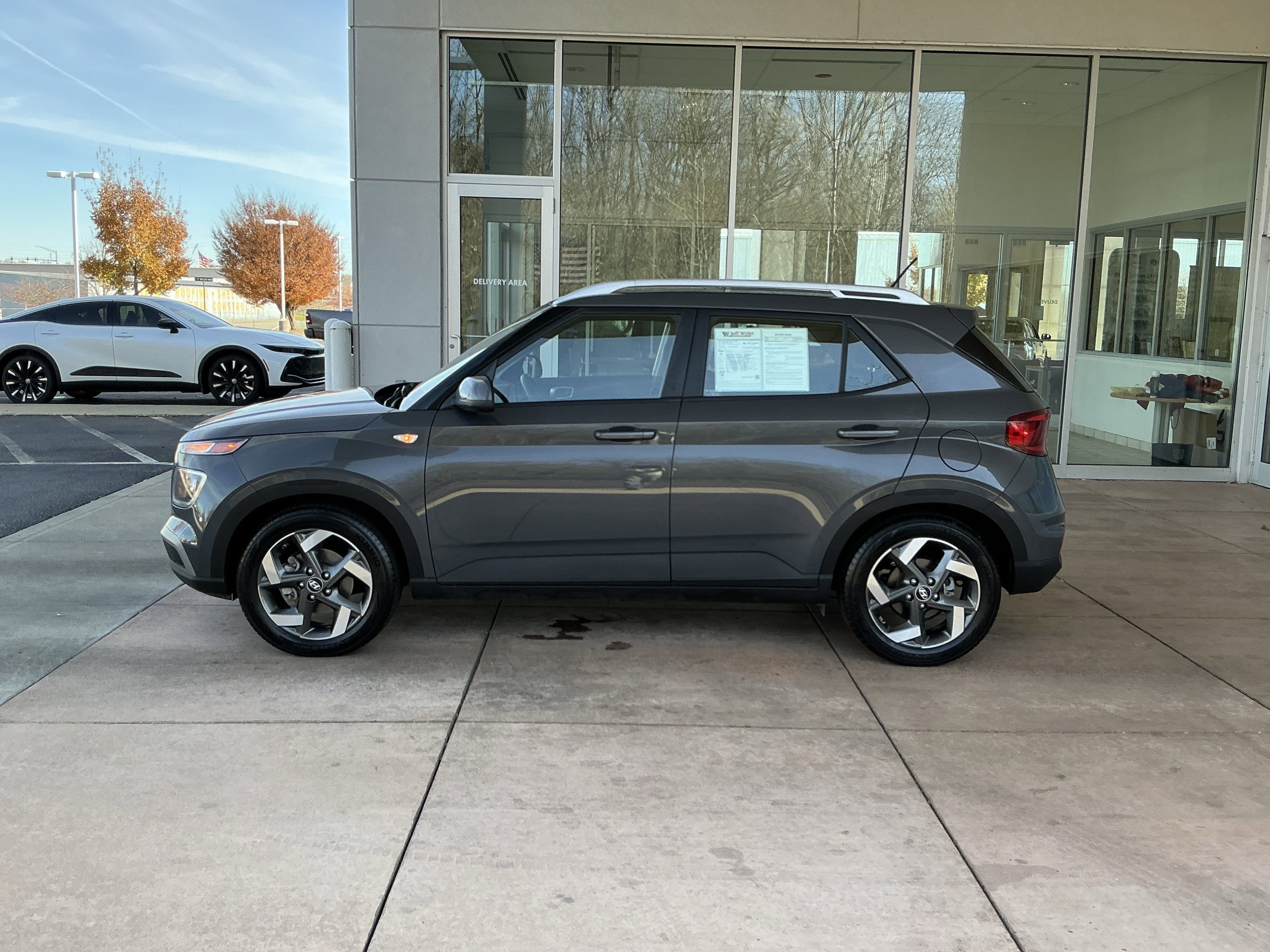 Used 2023 Hyundai Venue SEL image 19