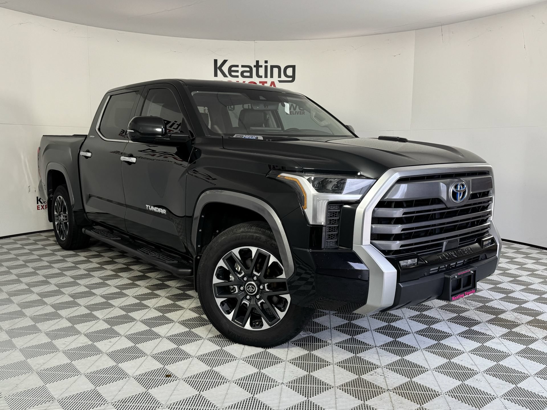 Used 2024 Toyota Tundra Limited w/ Power Package AWD/4WD image 2