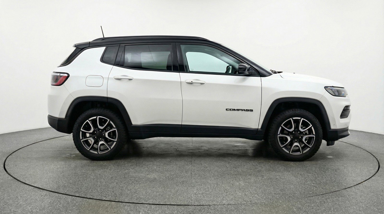 Used 2025 Jeep Compass Trailhawk AWD/4WD image 11