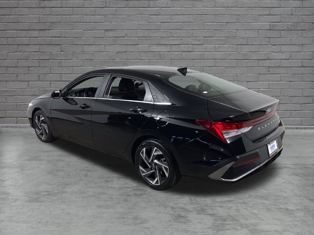 New 2026 Hyundai Elantra Limited FWD image 5