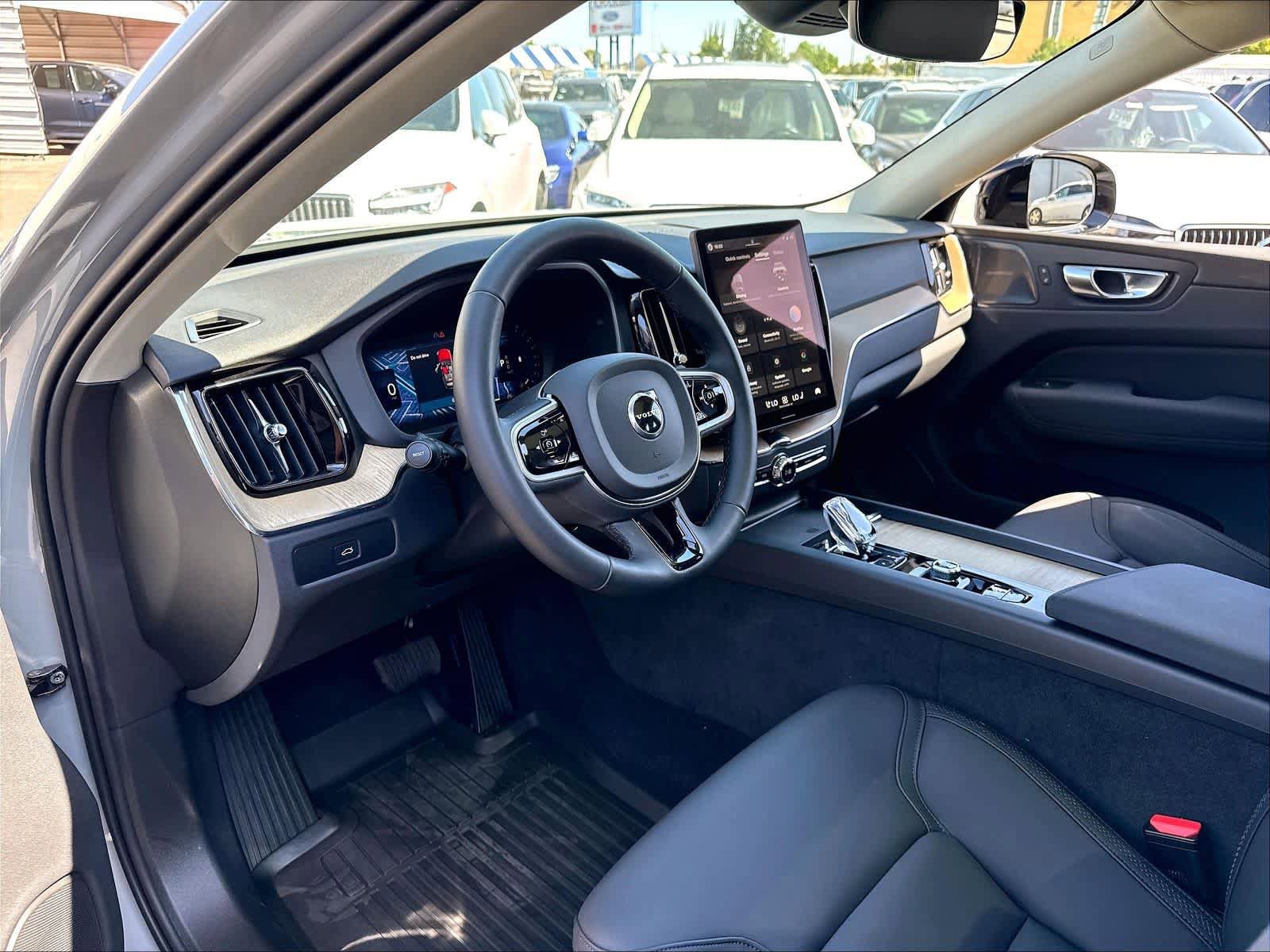 Used 2026 Volvo XC60 B5 Plus w/ Climate Package AWD/4WD image 17