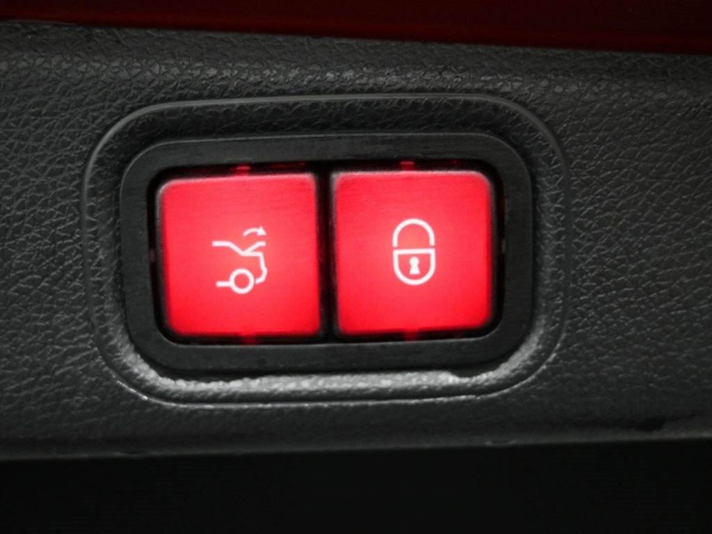 Used 2020 Mercedes-Benz E 350 4MATIC Sedan w/ Premium Package image 19