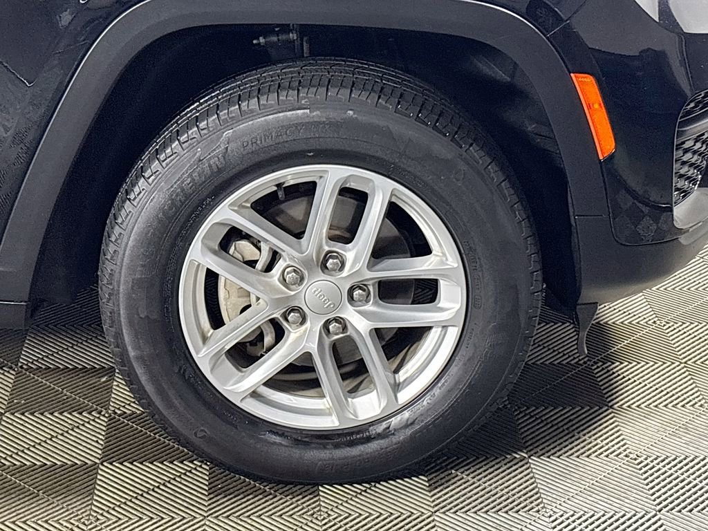 Used 2023 Jeep Grand Cherokee Laredo w/ Luxury Tech Group I image 22