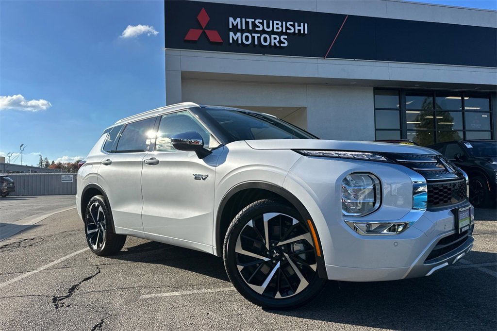 New 2025 Mitsubishi Outlander SEL image 2
