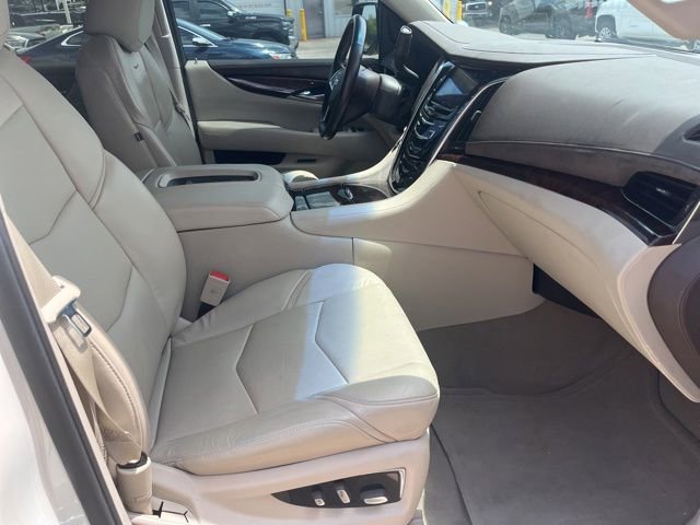Used 2015 Cadillac Escalade Luxury AWD/4WD image 11